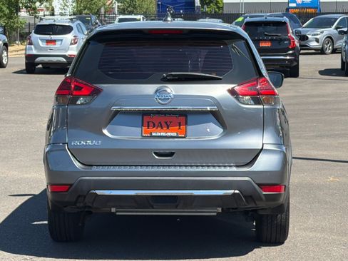 Used 2018 Nissan Rogue S FWD image 6