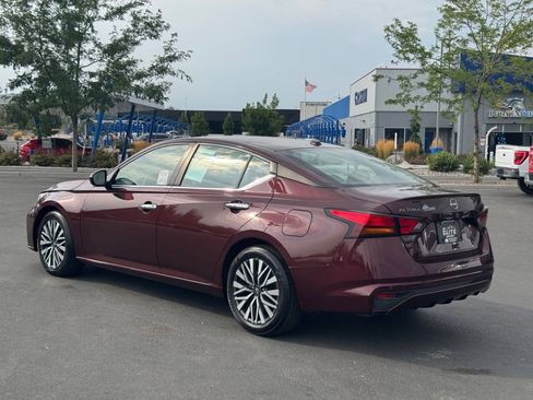 Used 2024 Nissan Altima 2.5 SV FWD image 9