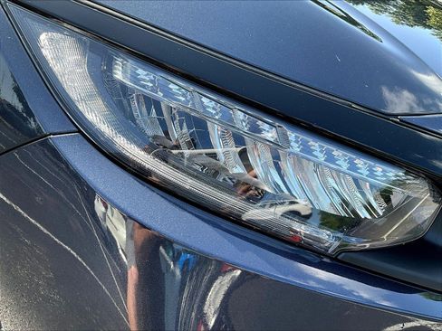 Used 2019 Honda Civic Touring image 32