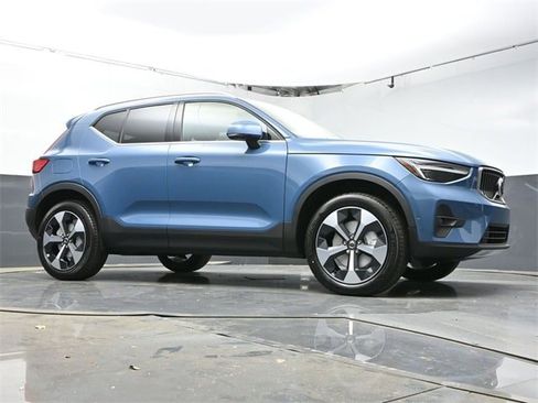 New 2024 Volvo XC40 B5 Plus w/ Protection Package Premier image 23