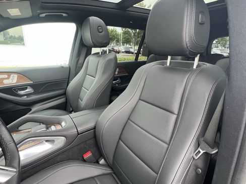 Used 2025 Mercedes-Benz GLS 450 4MATIC w/ AMG Line Exterior image 17