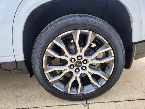 New 2026 GMC Acadia Denali Ultimate w/ LPO, Floor Liner Package image 10