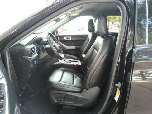 Used 2023 Ford Explorer XLT w/ Equipment Group 202A RWD image 16