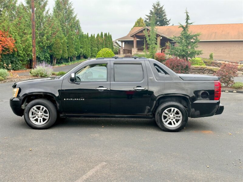Used 2007 Chevrolet Avalanche LTZ AWD/4WD image 8