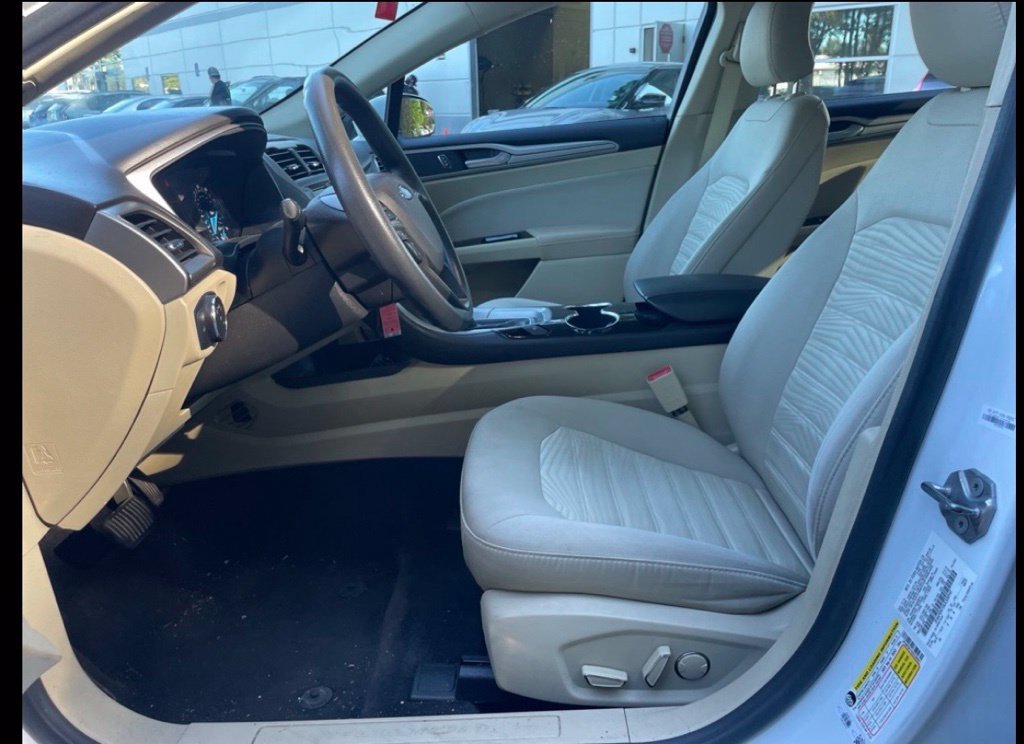 Used 2016 Ford Fusion SE FWD image 19