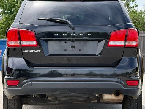 Used 2019 Dodge Journey SE w/ Premium Group FWD image 4