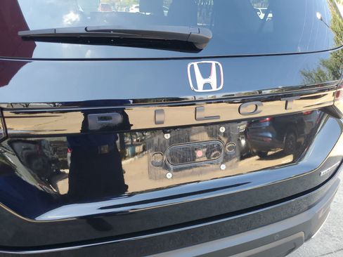 Used 2023 Honda Pilot Touring image 10