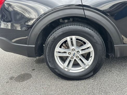 Certified 2022 Ford Explorer XLT w/ Equipment Group 202A image 19