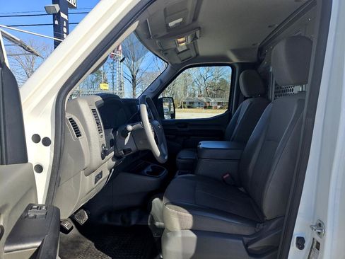 Used 2020 Nissan NV 2500 SV image 10