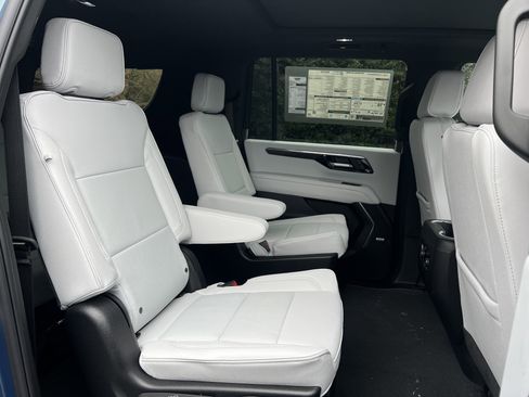 New 2026 Chevrolet Suburban Premier w/ Sun And Tow Package AWD/4WD image 34