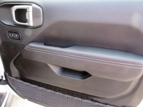 Used 2023 Jeep Gladiator Rubicon w/ Cold Weather Group image 34