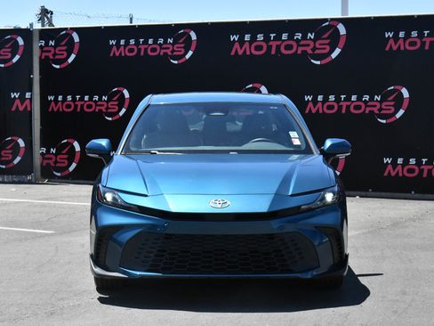 Used 2025 Toyota Camry SE FWD image 2