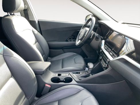 Used 2022 Kia Niro Touring Special Edition image 19