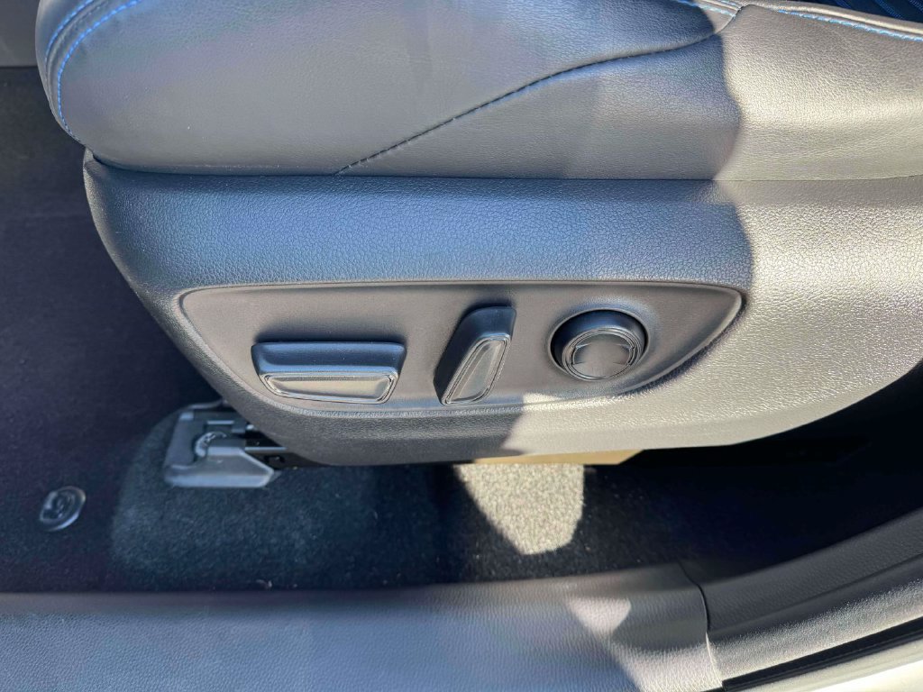 Used 2022 Toyota RAV4 XSE AWD/4WD image 16