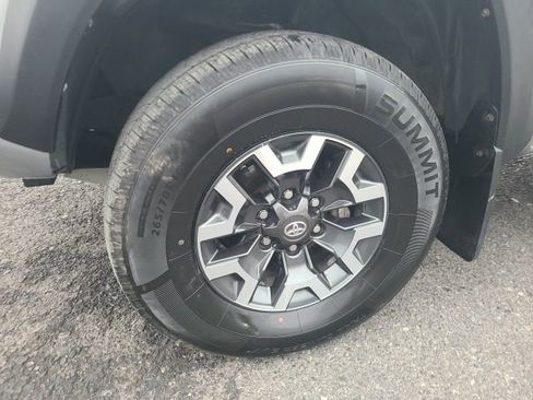 Used 2017 Toyota Tacoma TRD Off-Road image 9