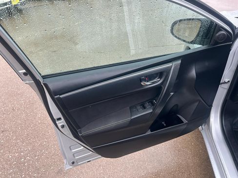 Used 2019 Toyota Corolla LE image 9