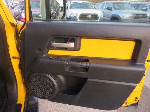 Used 2007 Toyota FJ Cruiser 2WD image 17