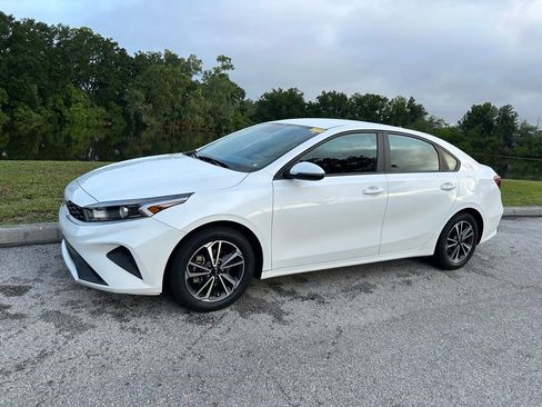 Used 2024 Kia Forte LXS w/ LXS Technology Package FWD image 2