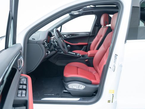 New 2026 Porsche Macan S image 18