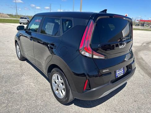 Used 2025 Kia Soul LX w/ LX Technology Package FWD image 6