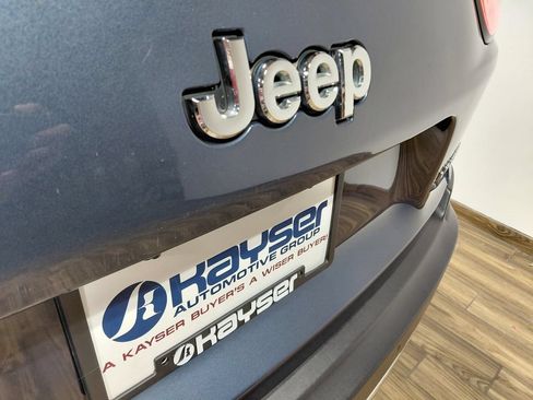 Used 2019 Jeep Cherokee Limited AWD/4WD image 12