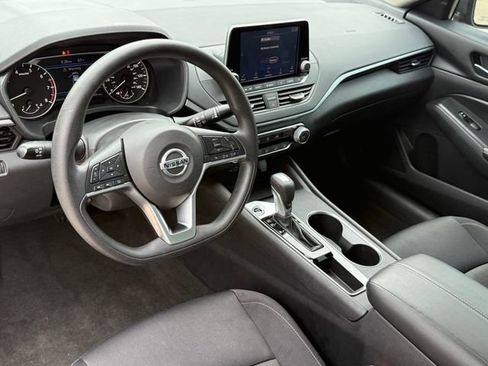 Used 2022 Nissan Altima 2.5 SV FWD image 8