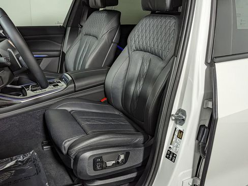 Certified 2025 BMW X7 M60i image 20