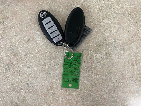 Used 2015 Nissan Altima 2.5 SV w/ Convenience Package image 28