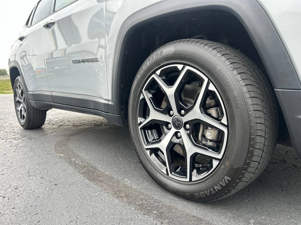 Used 2025 Jeep Compass Limited AWD/4WD image 11