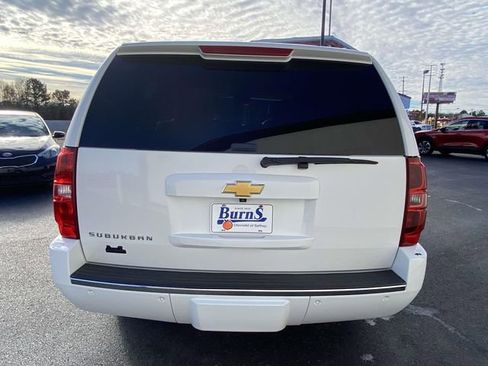 Used 2014 Chevrolet Suburban LTZ image 4
