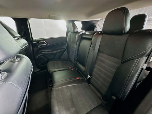 Used 2024 Mitsubishi Outlander SE image 25