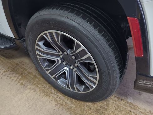 Used 2024 Jeep Wagoneer L Series II w/ Flexible Seating Group image 10