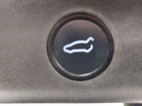 Used 2021 Tesla Model Y Long Range AWD/4WD image 18