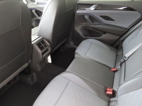 New 2025 Volkswagen Tiguan SE image 21