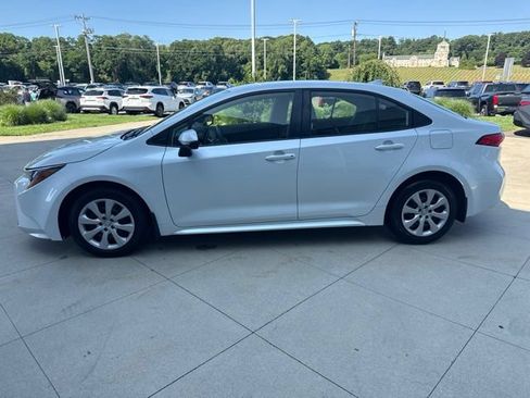Used 2023 Toyota Corolla LE FWD image 4