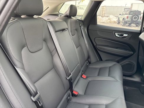 Used 2025 Volvo XC60 B5 Plus image 39