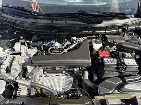 Used 2020 Nissan Rogue S image 32