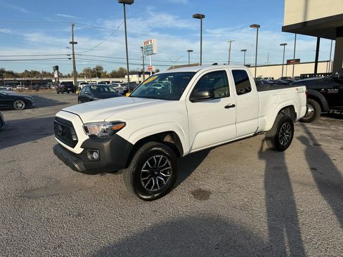 Used 2020 Toyota Tacoma SR image 2