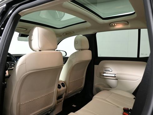 Certified 2023 Mercedes-Benz GLB 250 4MATIC image 31