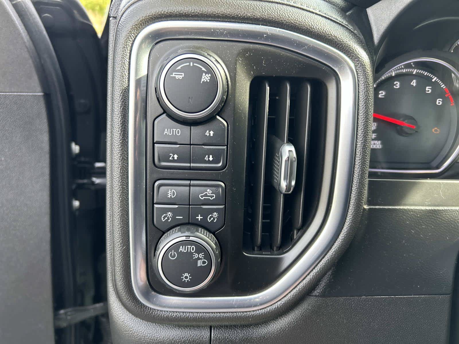Used 2019 Chevrolet Silverado 1500 RST w/ Z71 Off-Road Package AWD/4WD image 27