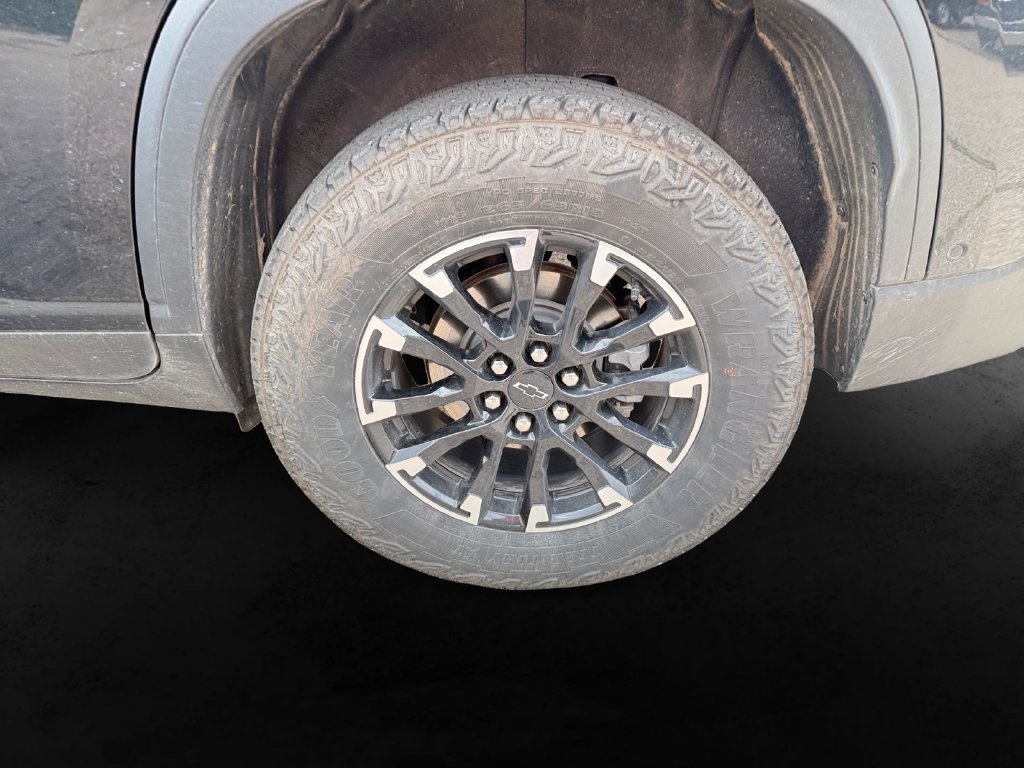 Used 2025 Chevrolet Traverse Z71 w/ Enhanced Driving Package AWD/4WD image 12