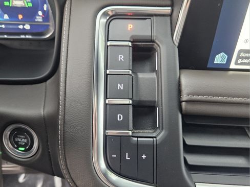 Used 2022 Chevrolet Tahoe LT w/ LT Signature Package RWD image 18
