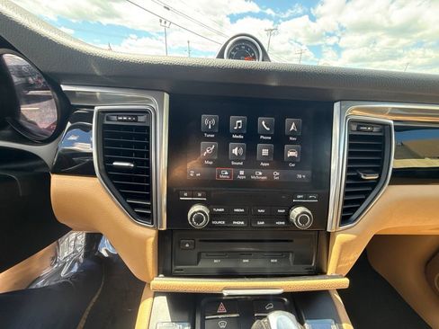 Used 2017 Porsche Macan AWD/4WD image 22