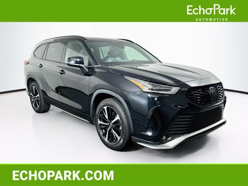 Used 2022 Toyota Highlander XSE FWD image 1