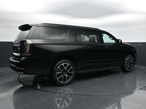 Used 2025 Chevrolet Suburban RST w/ Comfort Package AWD/4WD image 2