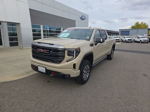 Used 2023 GMC Sierra 1500 AT4 w/ AT4 Preferred Package image 1