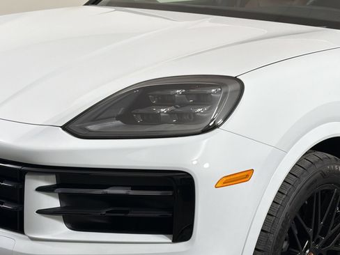 Used 2026 Porsche Cayenne AWD/4WD image 13