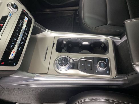 Used 2023 Ford Explorer XLT w/ Equipment Group 202A AWD/4WD image 14