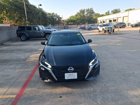 Used 2025 Nissan Altima 2.5 SV FWD image 5
