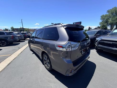 Used 2019 Toyota Sienna SE w/ SE Preferred Package AWD/4WD image 6